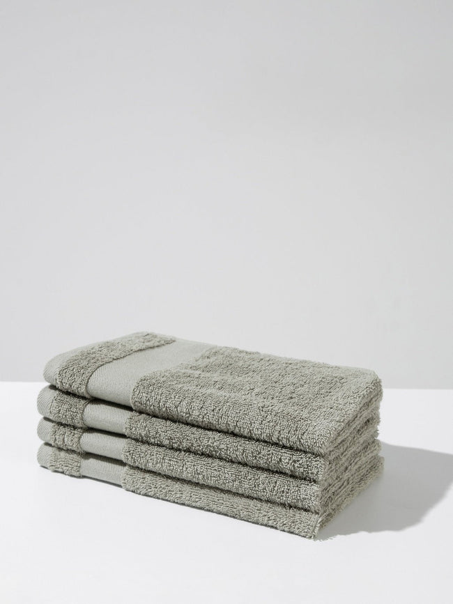 Cotton towel set in a basket – (4 pcs, 30 x 50 cm)