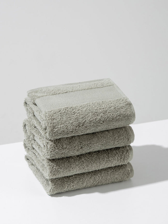 Cotton towel set in a basket – (4 pcs, 30 x 50 cm)