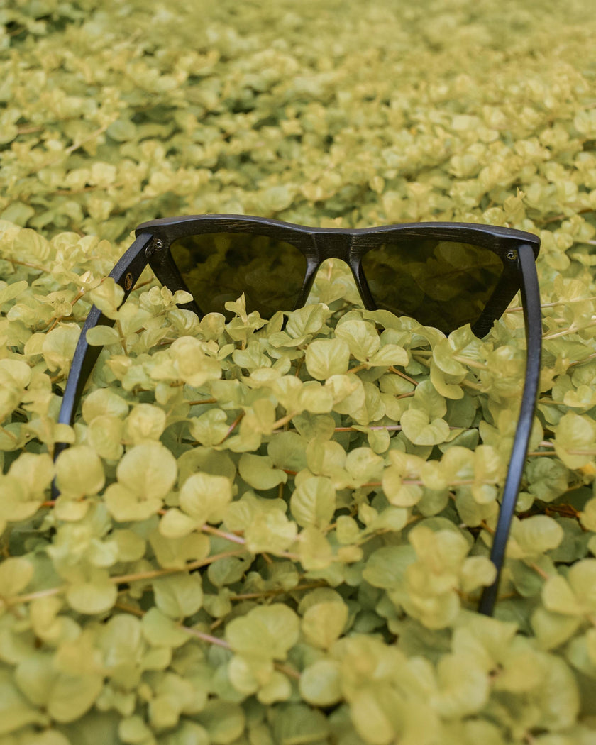 Vintagío |Retro Black Bamboo Sunglasses | Polarized UV400 Floating Eco-Friendly Shades